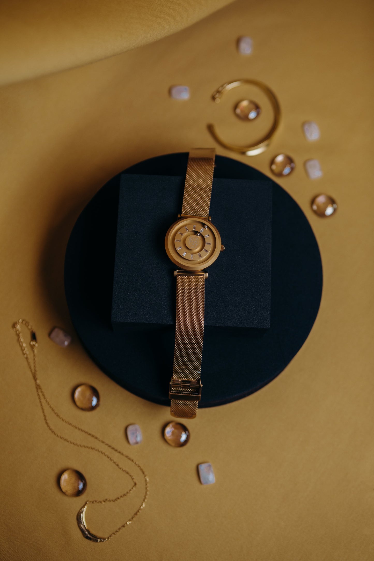 Deliquesce Magnetic Gold Chain Watch